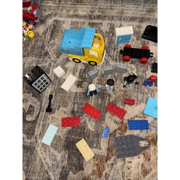 LEGO DUPLO Mixed Lot 100 Pieces/Figurines/Vehicles Genuine Set - Picture 2 of 16